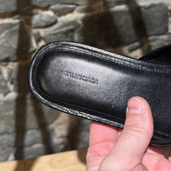 Balenciaga Cagole Black Leather Flat Sandals - Picture 7 of 10